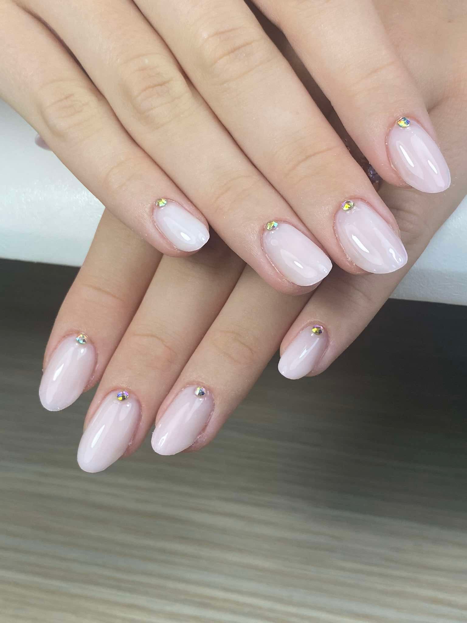 Manicure hybrydowy - stylizacja paznokci Jvliet Nailss